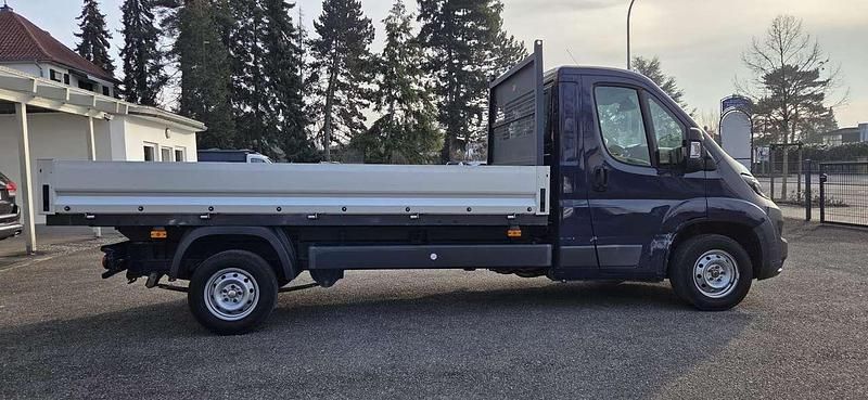 Gebraucht Peugeot Boxer 131 PS (96 kW) 2017 Farbe blau imperial/deckende Van