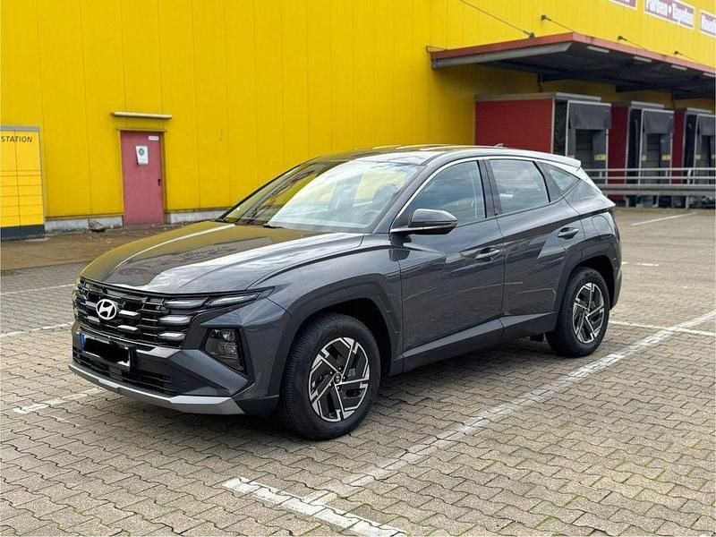 Grau Gebraucht 2025 Hyundai Tucson Prime SUV | 33.450 € (Superpreis) - Bild 1/4