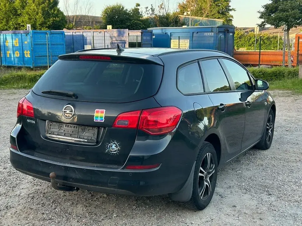 Gebraucht Opel Astra Design Edition 116 PS (85 kW) 2011 Schwarz Kombi