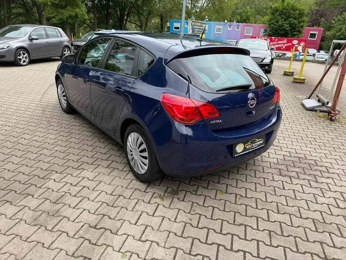 Gebraucht Opel Astra Design Edition 120 PS (88 kW) 2011 Ozean blau (p2) Kleinwagen
