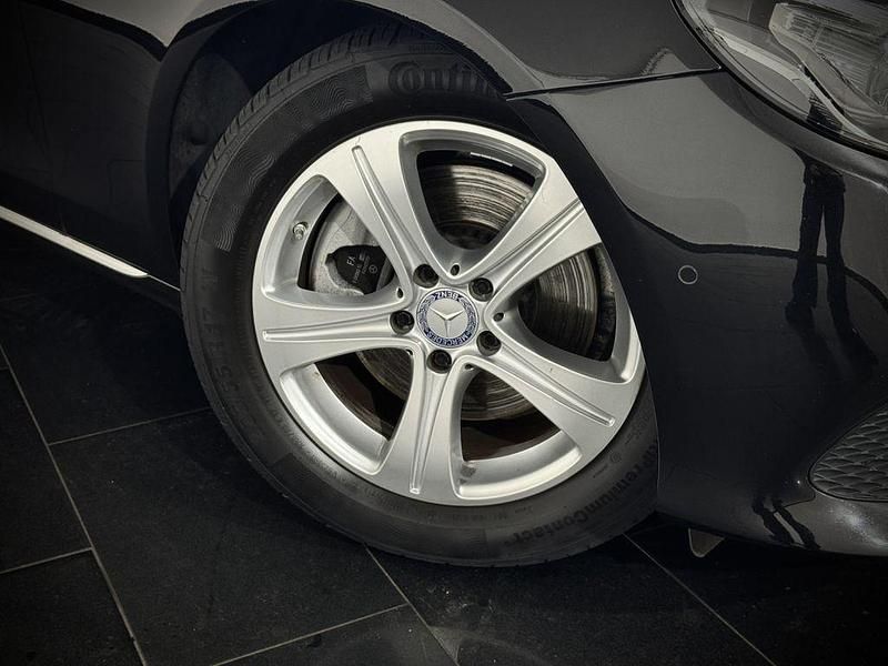 Gebraucht Mercedes E250 211 PS (155 kW) 2016 Schwarz Limousine