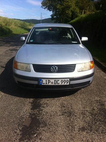 Silber Gebraucht 1997 VW Passat Limousine | 1.234 € (Fairer Preis) - Bild 1/4