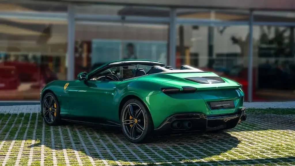 Gebraucht Ferrari Roma 620 PS (456 kW) 2023 Grün Cabrio