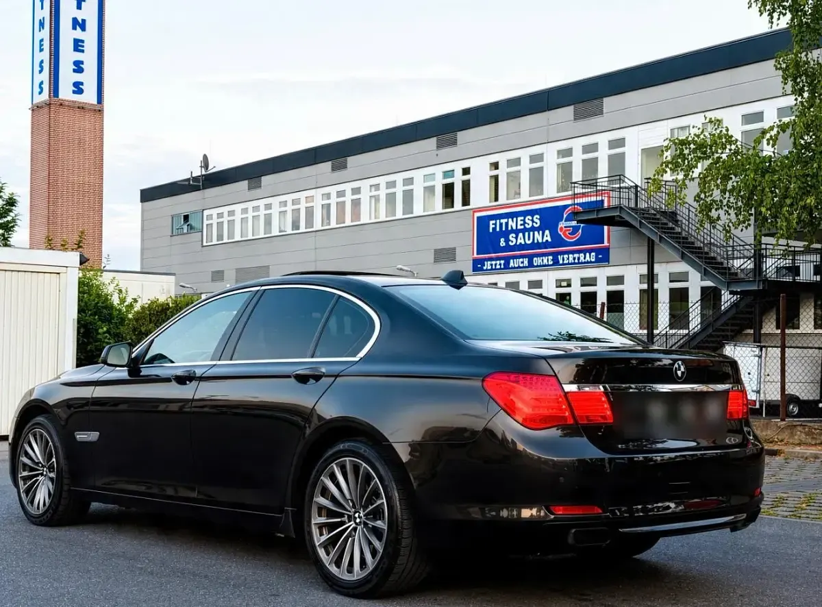 Gebraucht BMW 750 Comfort Edition 408 PS (300 kW) 2009 Schwarz Limousine