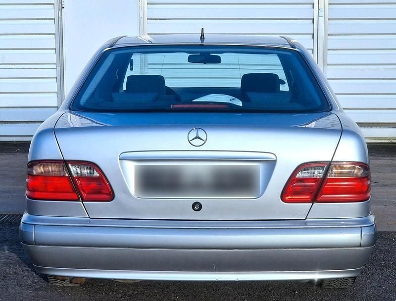 Gebraucht Mercedes E220 143 PS (105 kW) 1999 Limousine
