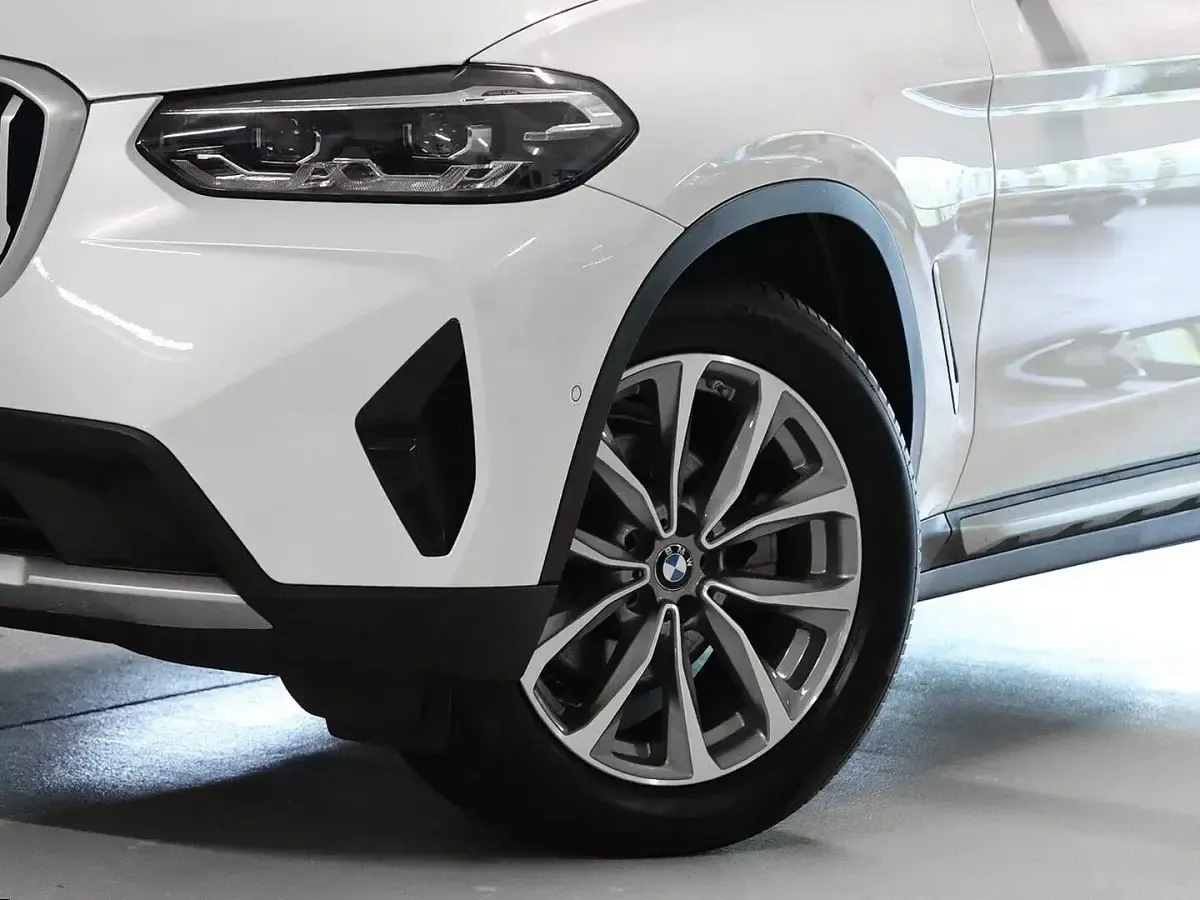 Gebraucht BMW X3 Sport Line 190 PS (139 kW) 2023 Mineralweiss SUV