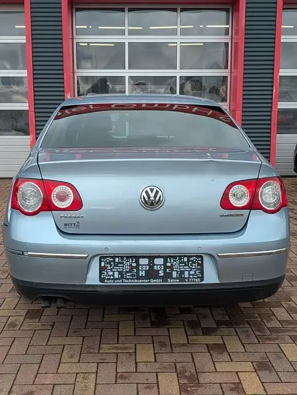 Gebraucht VW Passat 105 PS (77 kW) 2008 Blau Limousine
