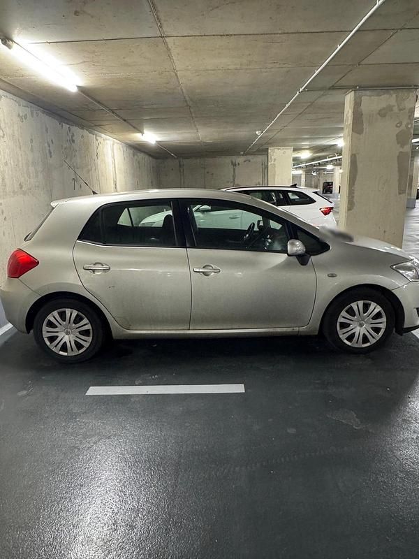 Gebraucht Toyota Auris 100 PS (73 kW) 2009 Grau Kleinwagen