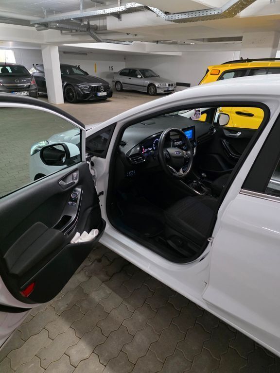 Weiß Gebraucht 2018 Ford Fiesta Titanium Kleinwagen | 9.900 € (Superpreis) - Bild 1/4