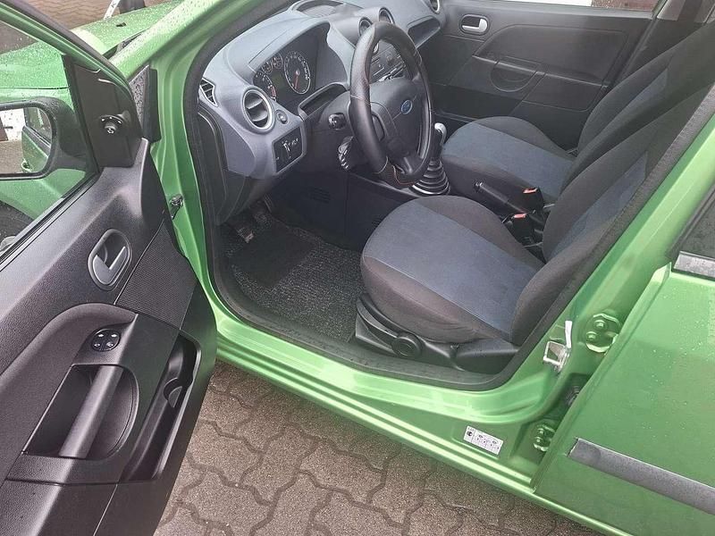 Gebraucht Ford Fiesta 80 PS (58 kW) 2008 Manzanagrün metallic Kleinwagen