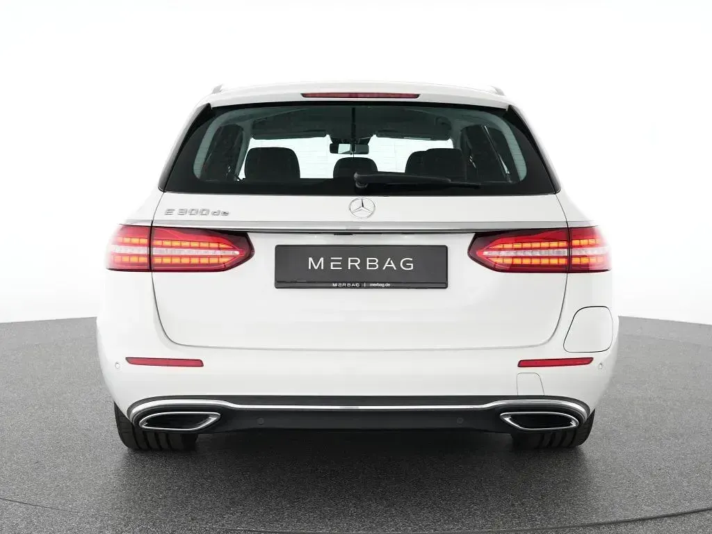 Gebraucht Mercedes E300 194 PS (142 kW) 2023 Weiß Limousine