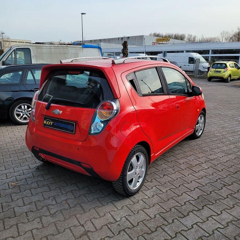Gebraucht Chevrolet Spark 82 PS (60 kW) 2010 Rot Kleinwagen