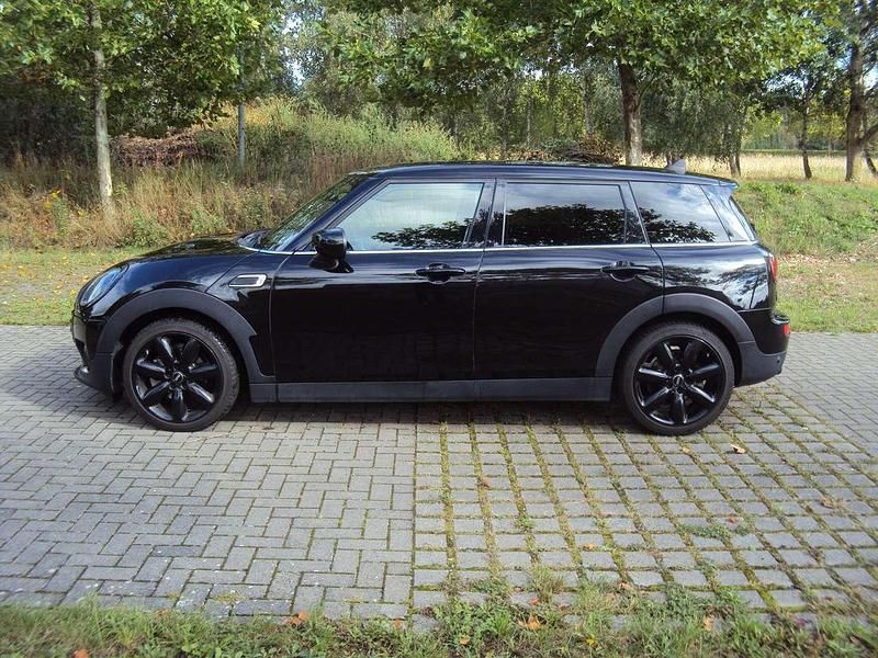 Schwarz Gebraucht 2021 Mini Cooper Clubman Classic Kombi | 23.250 € (Fairer Preis) - Bild 1/4