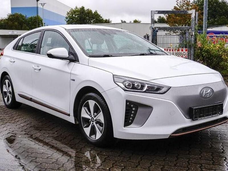 Weiß Gebraucht 2019 Hyundai Ioniq Style Limousine | 13.900 € (Guter Preis) - Bild 1/4
