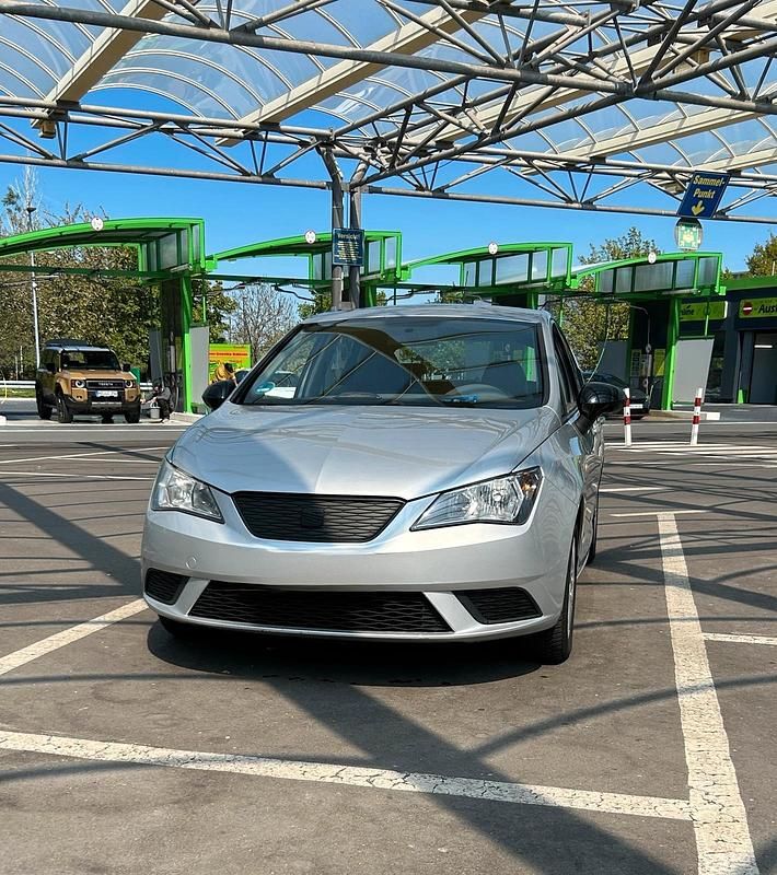 Silber Gebraucht 2012 Seat Ibiza Style Limousine | 2.300 € (Guter Preis) - Bild 1/4