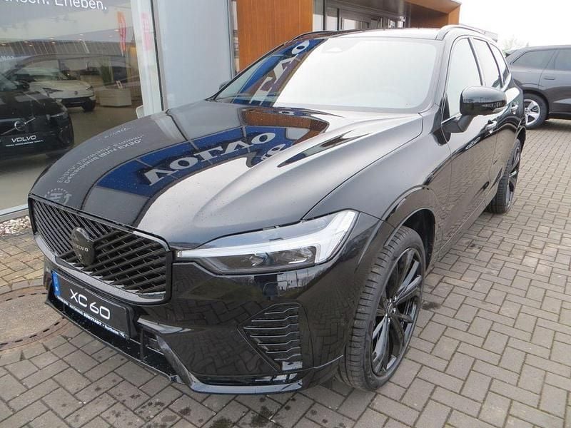 Neu Volvo XC60 Plus 250 PS (183 kW) 2026 Schwarz SUV