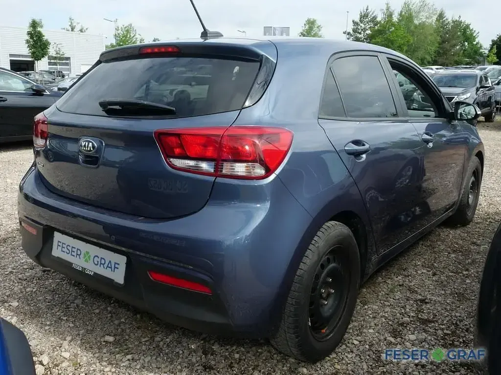 Gebraucht Kia Rio DREAM-TEAM Edition 99 PS (72 kW) 2017 Blau Limousine