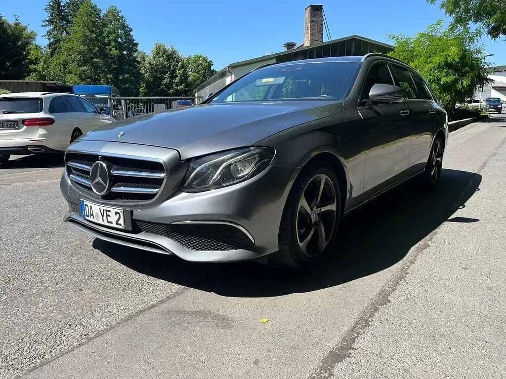 Gebraucht Mercedes E220 194 PS (142 kW) 2018 Grau Limousine