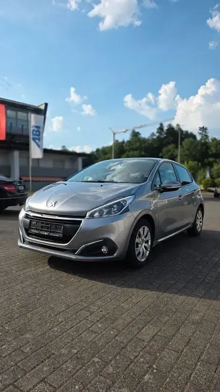 Gebraucht Peugeot 208 Active 102 PS (75 kW) 2019 Grau Kleinwagen