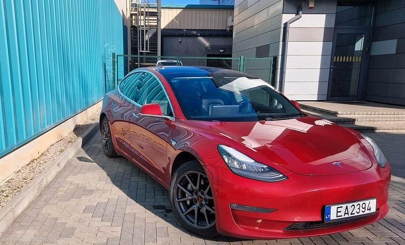 Usado Tesla Model 3 191 kW (261 HP) 2018 Vermelho Sedan
