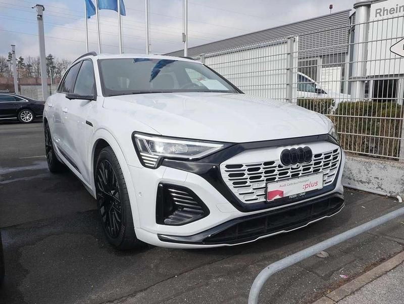 Gebraucht Audi Q8 e-tron Comfort 300 kW (408 PS) 2024 Gletscherweiß SUV