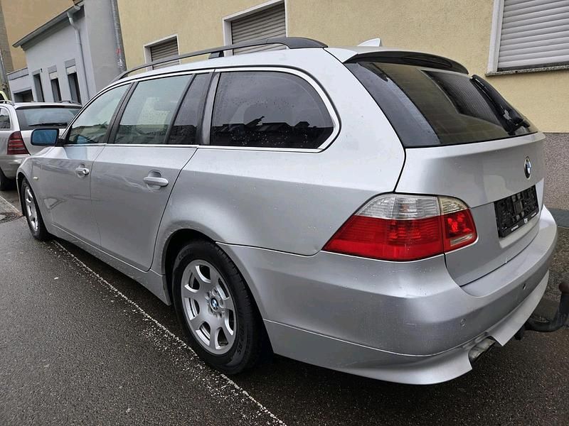 Gebraucht BMW 525 177 PS (130 kW) 2005 Grau Kombi