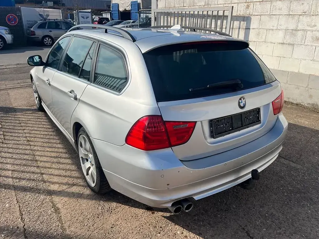 Käytetty BMW 330 272 HP (200 kW) 2008 Hopea Farmari