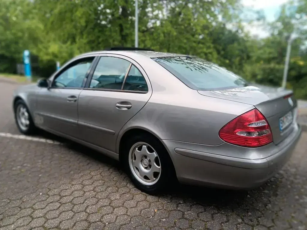Gebraucht Mercedes E220 Classic 150 PS (110 kW) 2005 Beige Limousine