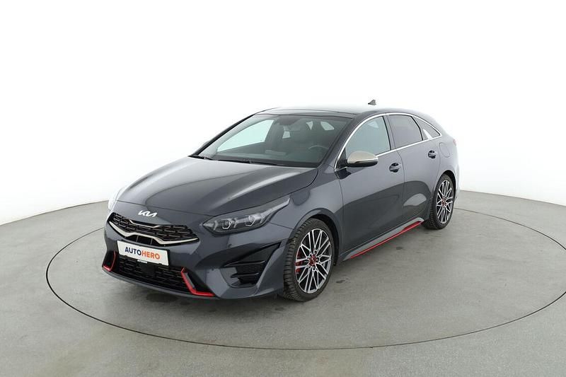 Grau Gebraucht 2024 Kia ProCeed Kleinwagen | 31.330 € (Fairer Preis) - Bild 1/3