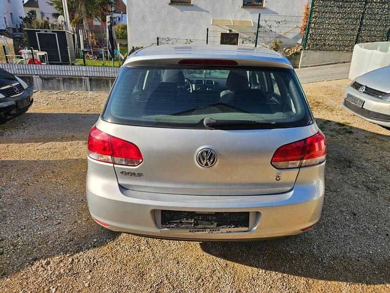 Second-hand VW Golf VII Trendline 80 CP (58 kW) 2012 Argintiu Berlinǎ
