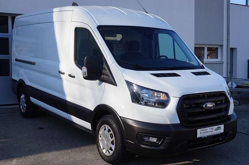 Gebraucht Ford Transit Trend 131 PS (96 kW) 2023 Weiß Limousine