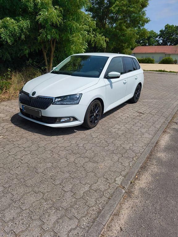 Weiß Gebraucht 2019 Skoda Fabia Soleil Kombi | 12.900 € (Fairer Preis) - Bild 1/4
