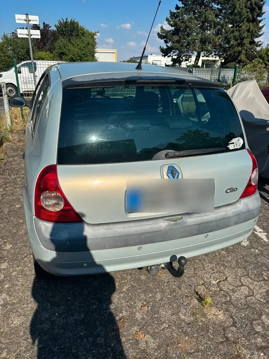 Gebraucht Renault Clio 75 PS (55 kW) 2002 Silber Kleinwagen