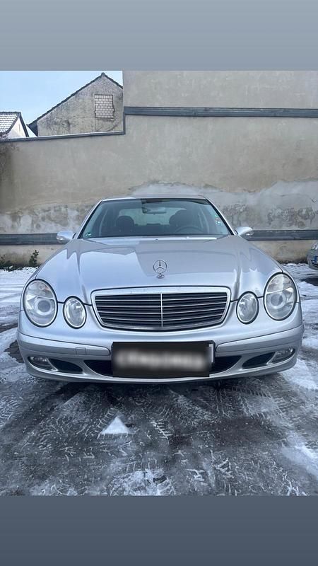 Gebraucht Mercedes E220 150 PS (110 kW) 2005 Silber Limousine