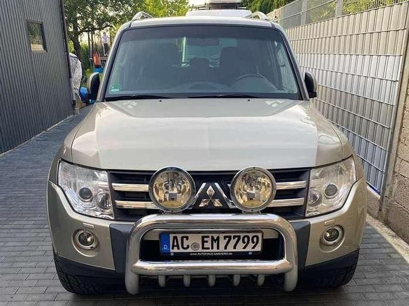 Gold Gebraucht 2007 Mitsubishi Pajero Instyle SUV | 8.200 € (Guter Preis) - Bild 1/4