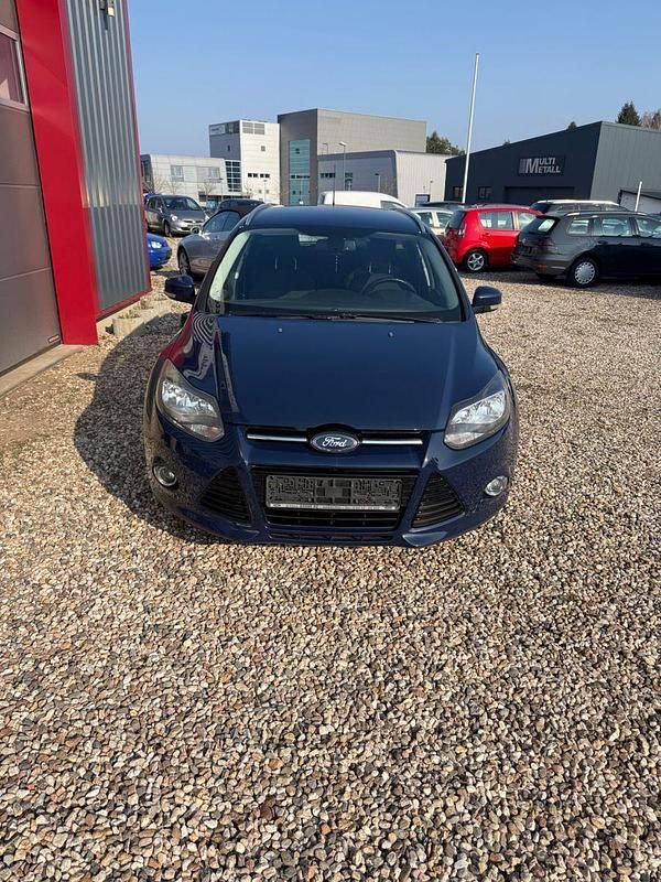 Gebraucht Ford Focus Titanium 140 PS (102 kW) 2011 Blau Kombi