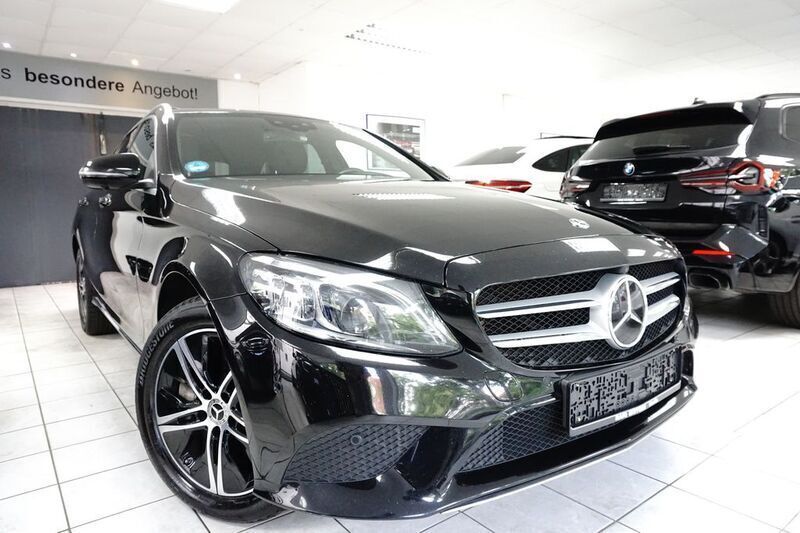 Schwarz Gebraucht 2020 Mercedes C300 Limousine | 27.950 € (Superpreis) - Bild 1/4