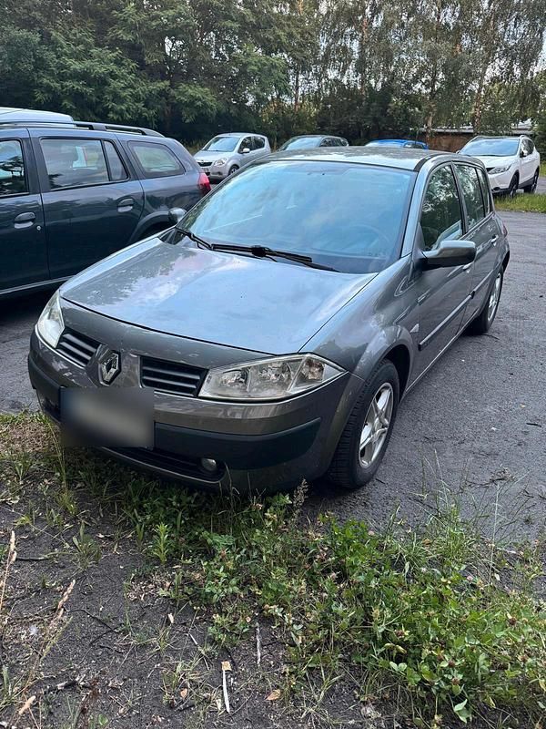 Grau Gebraucht 2004 Renault Mégane II Kleinwagen | 2.200 € - Bild 1/4