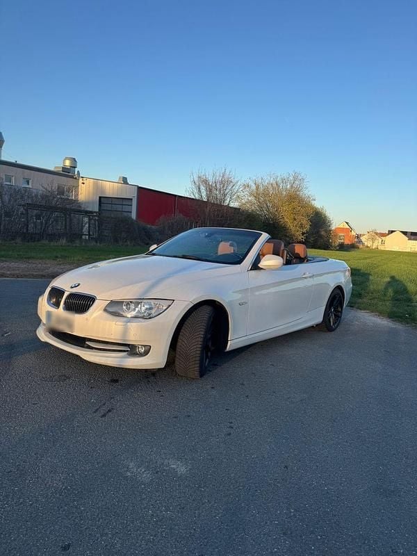 Gebraucht BMW 330 Cabriolet 245 PS (180 kW) 2012 Weiß Cabrio
