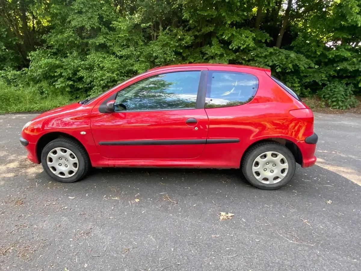 Gebraucht Peugeot 206 75 PS (55 kW) 2009 Rot Kleinwagen