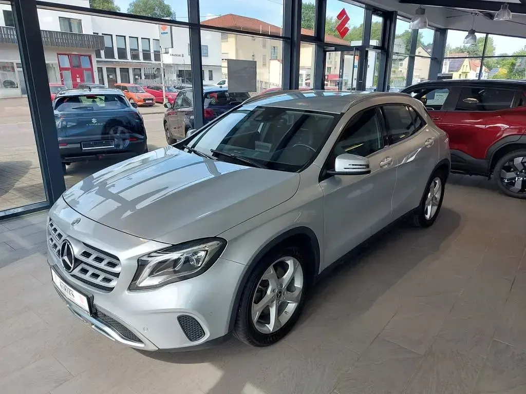 Gebraucht Mercedes GLA220 184 PS (135 kW) 2019 Iridiumsilber  metalliclack SUV