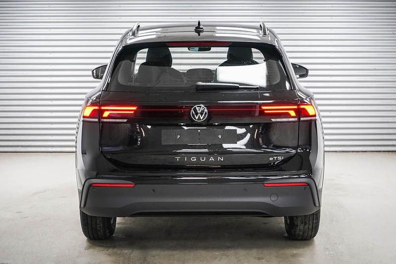 Neu VW Tiguan Basis 131 PS (96 kW) 2026 Schwarz SUV