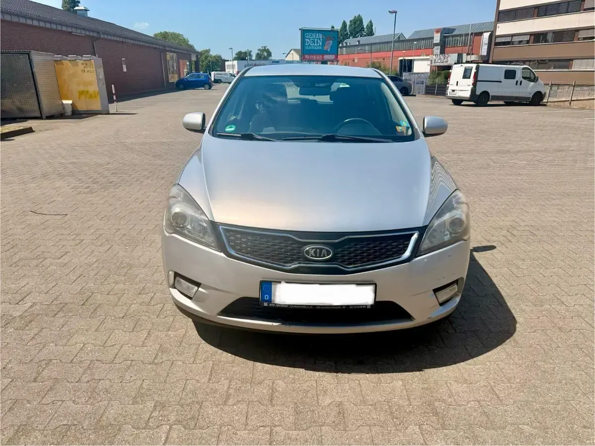 Gebraucht Kia Ceed Edition 7 90 PS (66 kW) 2012 Silber Kleinwagen