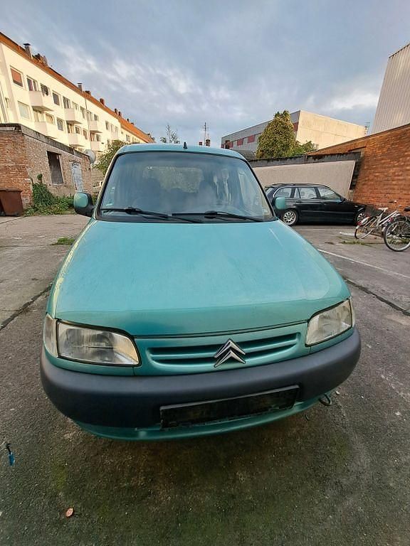 Grün Gebraucht 2002 Citroën Berlingo Van / Kleinbus | 1.180 € (Fairer Preis) - Bild 1/2
