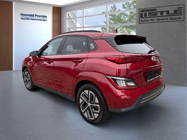 Gebraucht Hyundai Kona Trend 150 kW (204 PS) 2021 Sunset red / mic (metallic) SUV