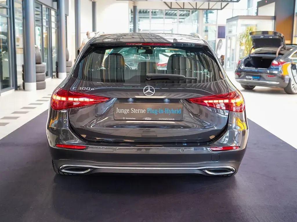 Gebraucht Mercedes C300e Avantgarde 313 PS (230 kW) 2025 Graphitgrau Kombi