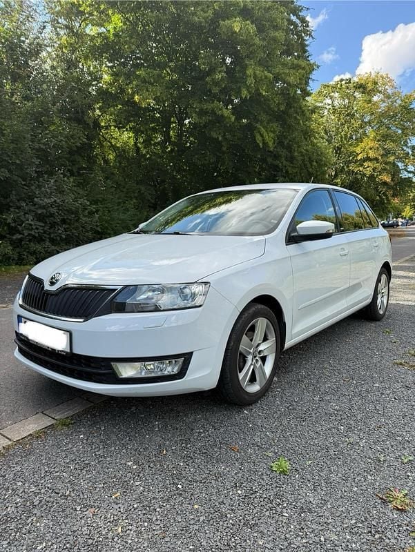 Weiß Gebraucht 2016 Skoda Rapid Joy Limousine | 7.900 € (Fairer Preis) - Bild 1/4