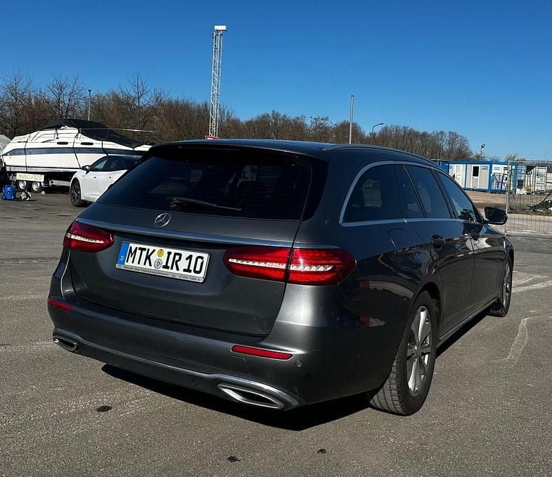 Gebraucht Mercedes E220 Avantgarde 194 PS (142 kW) 2017 Grau Kombi