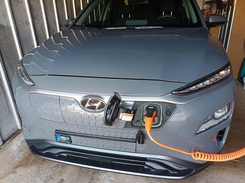 Gebraucht Hyundai Kona 100 kW (136 PS) 2020 Grau SUV