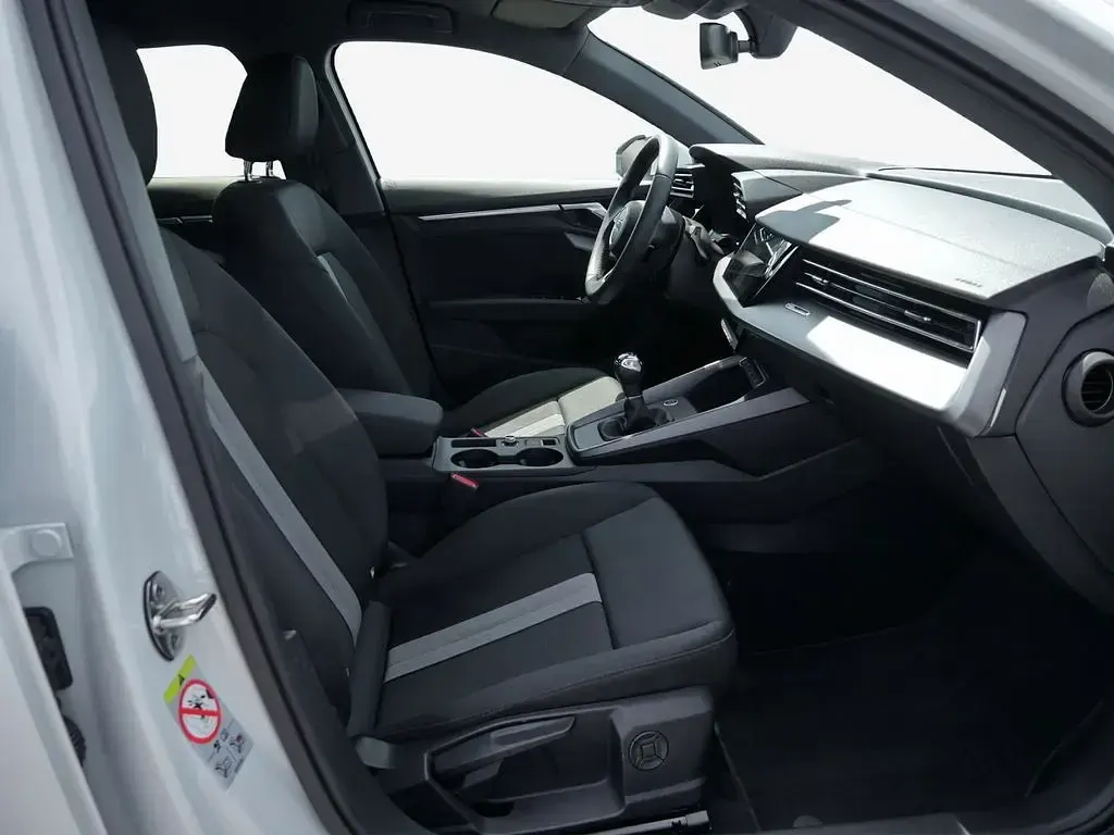 Gebraucht Audi A3 Ambiente 116 PS (85 kW) 2025 Gletscherweiß metallic Limousine